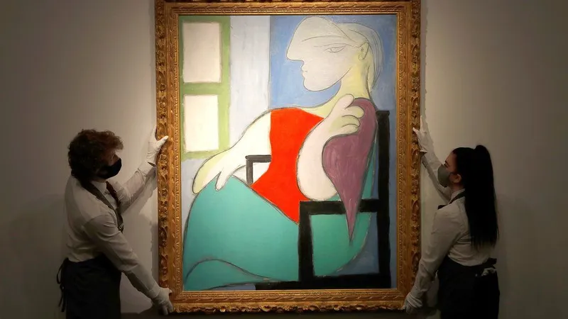 Tabloul „Femeie aşezată lângă ferea” al lui Picasso, vândut cu 103 milioane de dolari la o licitaţie. / Foto: bbc.com