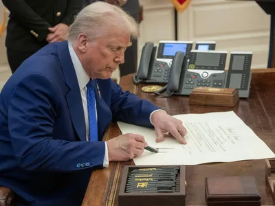 „Cardul de aur” al lui Trump de intrare în SUA. Câte mii de dolarii trebuie să dea bogații? - Foto: Profimedia Images (imagine cu rol ilustrativ)