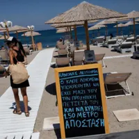 Grecia redeschide plajele private și muzeele începând de sâmbătă/FOTO: Agerpres