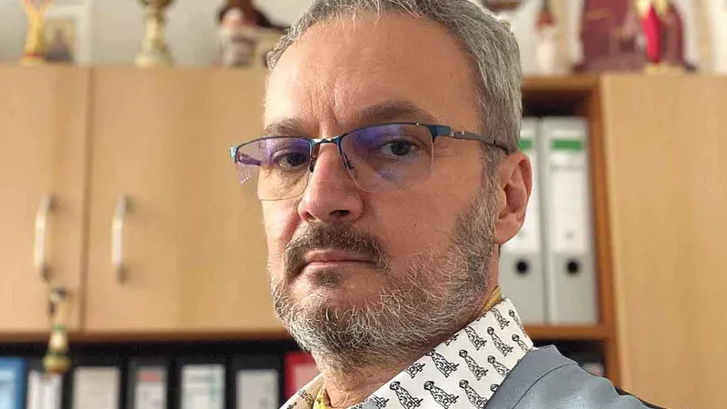 Cătălin Osiceanu, profesor de matematică la Școala Gimnazială „Grigorie Ghica Voievod”.