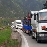 Haos pe DN1 Ploiești-Brașov, din cauza închiderii Văii Oltului. TIR-urile grele pot circula din nou - Foto: bzb.ro - Imagine cu rol ilustrativ