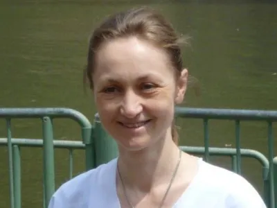 Cine a fost doctorița româncă din Franța al cărei corp a fost găsit carbonizat. Polițiștii îl caută pe fiul femeii, care este suspect