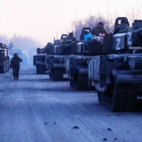 VIDEO Vehicule blindate se retrag de lângă Kiev. „Suntem zdrobiți. Tragem de timp să ne revenim” / NBC
