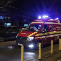 Trei răniți în urma unui accident rutier între un TIR și un autoturism la intrare în Mândrești - FOTO: Inquam Photos / Octav Ganea