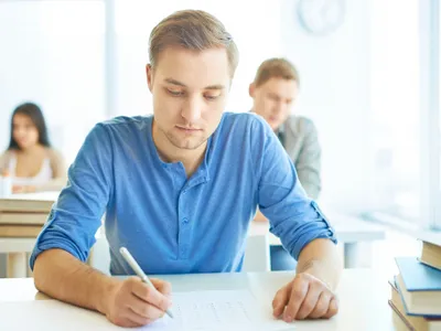 Elevi la examen - Foto: Magnific (rol ilustrativ)
