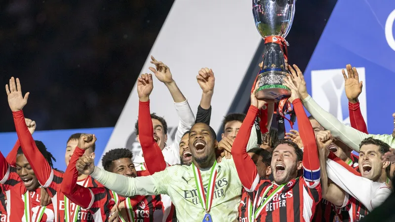 AC Milan a cucerit Supercupa Italiei, după o victorie dramatică împotriva rivalei Inter Milano  - Foto: Profimedia images