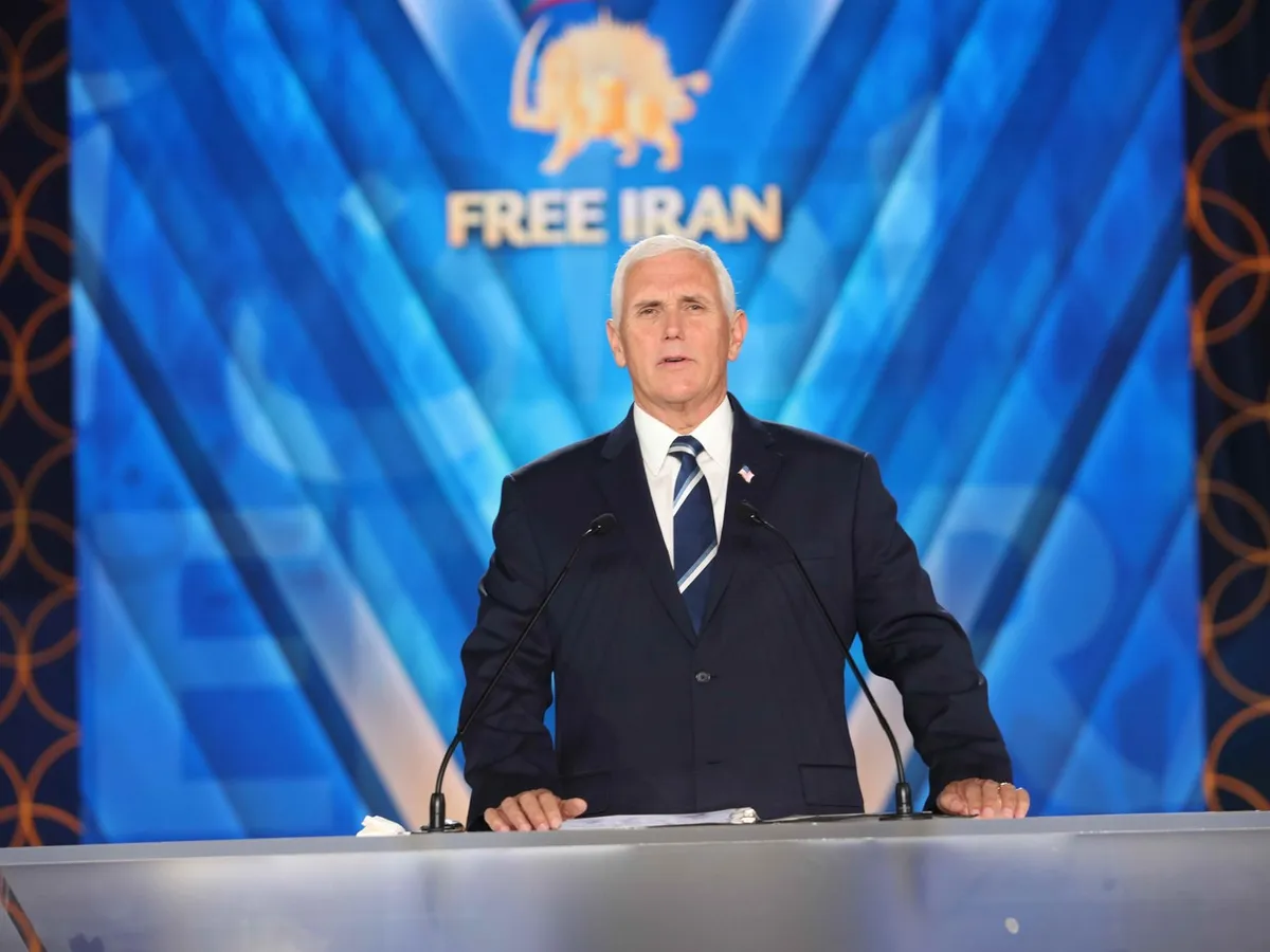 Vicepreședintele Mike Pence, la o conferință a principalei mișcări de opoziție iraniene, Mujahedin-e Khalq - Foto: Profimedia Images