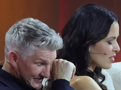 Lovitură de teatru: paparazzi l-au surprins alături de cea cu care și-a înșelat soția, după 9 ani de căsnicie și 3 copii