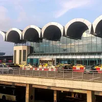 DNA anchetează contractele de la Aeroportul Otopeni, pentru magazinele duty free şi restaurante - Foto: Wikimedia/Babu/CC BY-SA 4.0