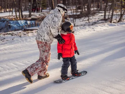 Lecție de snowboard - Foto: Freepik (imagine cu rol ilustrativ)