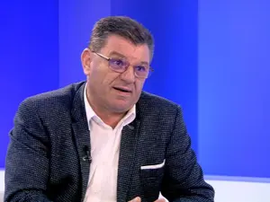 Deputatul PSD Coarnă, pensionar la 45 de ani cu 5.000 lei/lună, a fumat pipa păcii la ambasada rusă