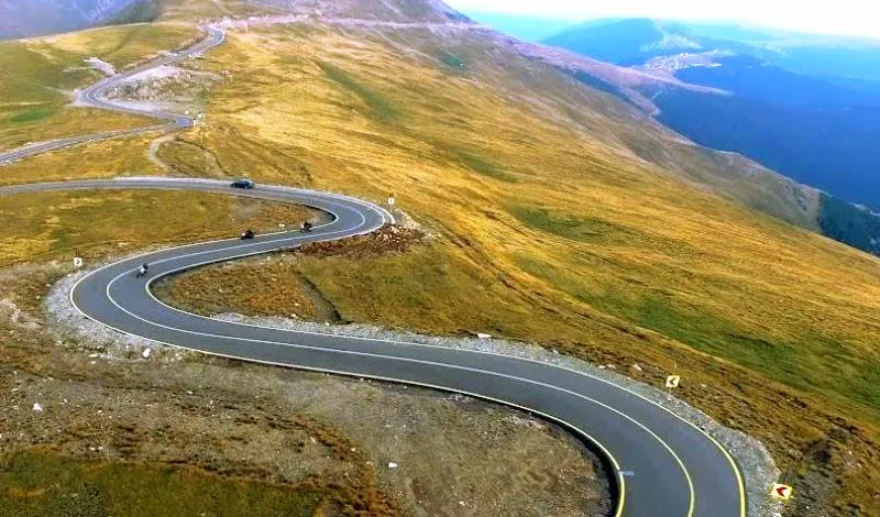 A fost redeschisă circulația rutieră pe Transalpina, pe sectorul Rânca - Curpăt. / Foto: pedalnorth.com