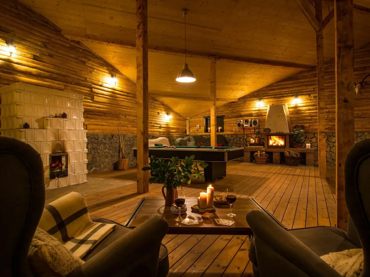 Fosta casă de vânătoare a lui Ceaușescu de la Gura Siriului, transformată în hotel de lux - Foto: sothebysrealty.com