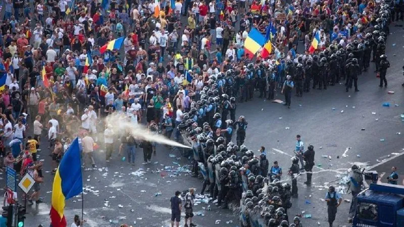 Violențe în Piața Victoriei Foto: INQUAM PHOTOS/ Adriana Neagoe