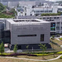Un dezertor din Securitatea chineză susține că laboratorul din Wuhan este originea coronavirusului/Foto: The Japan Times