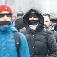 sute de oameni au participat la un protest pentru Justiție, legați la ochi, pe 17 decembrie 2017
