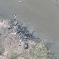 VIDEO O coloană de tancuri rusești a fost spulberată de rachete ucrainene în apropierea unui râu/FOTO: Twitter/@oryxspioenkop