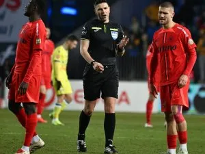 Emil Grădinescu a văzut decizia luată de arbitru în Petrolul - FCSB și a răbufnit: ”Bravo, detectivilor, ați descoperit infracțiunea!”