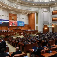 Bugetul, adoptat. Sunt bani pentru creșterea pensiilor cu 40% și cu 5% a salariilor bugetarilor - Foto: INQUAM Photos/ George Călin
