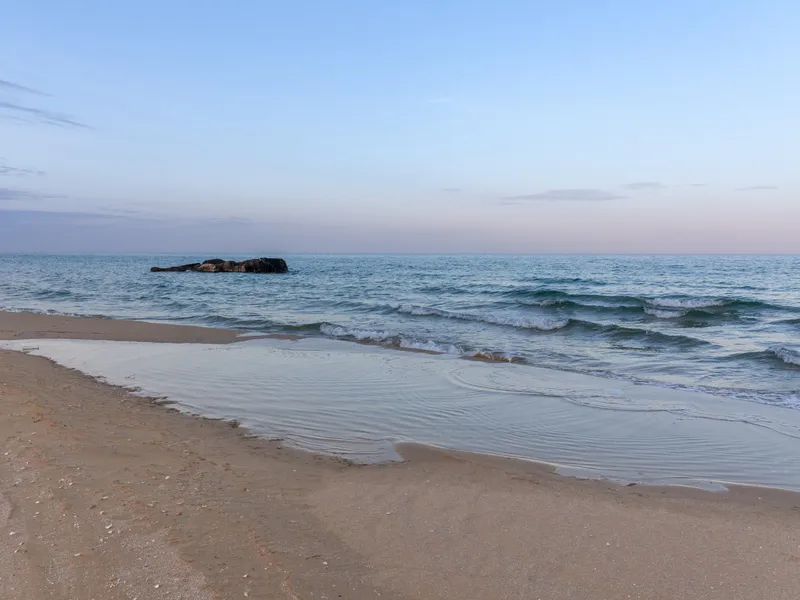 Tarifele sunt mai mici chiar și cu 70% față de vârful de sezon la mare. Care este cel mai mic preț Foto: Freepik (fotografie cu caracter ilustrativ)