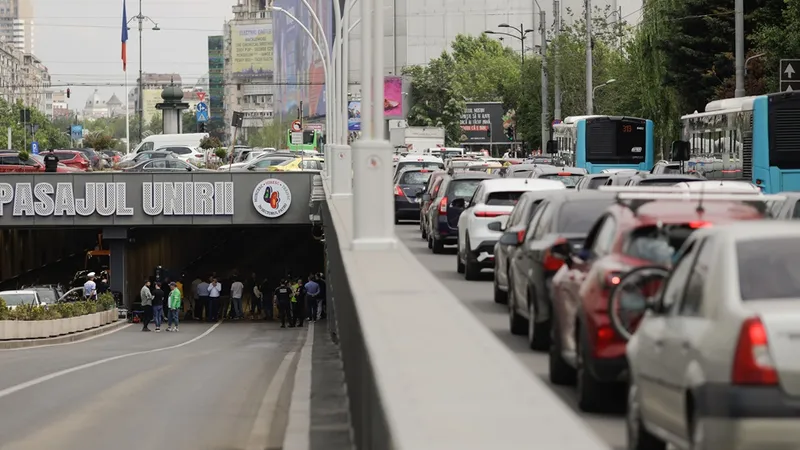 20 de poduri şi pasaje din Bucureşti, în stare critică. Ce se întâmplă cu planșeul din Piaţa Unirii? - Foto INQUAM Photos/George Călin