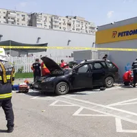 O butelie a explodat într-o marșină parcată în București. / Foto: ISU Bucuresti-Ilfov
