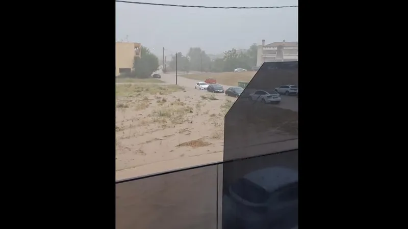 Vremea strică vacanța românilor în Halkidiki. Plouă torențial, străzi și hoteluri inundate - Foto: captură video