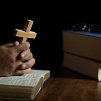 Sărbătoare religioasă 20 aprilie. E cruce neagră în calendar Foto: Freepik.com - rol ilustrativ