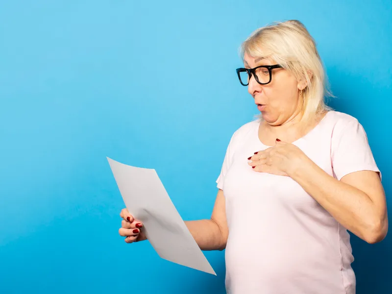 900 lei în plus după trecerea la pensie limită de vârstă pentru un pensionar. Cât a muncit? Document - Foto: Freepik