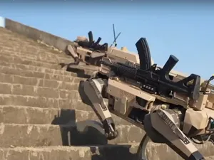 VIDEO China a prezentat cei mai noi roboți „lupi” militari care pot ataca în „haită”