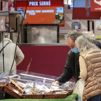 Supermarket-urile din Franța, convinse să scadă prețurile la alimente pentru a ajuta populația. - Foto: Profimedia Images