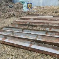 Doi bărbați au furat mai multe componente ale instalaţiei de semnalizare a căii ferate din Buzău - Foto: Politie