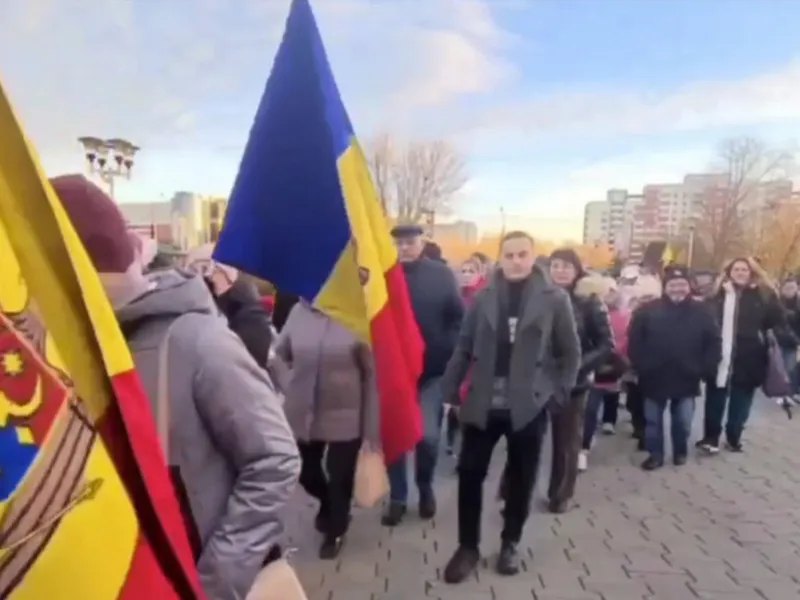 Doar 2 secții de vot în Rusia, pentru prezidențialele din Moldova. Sute de moldoveni, la cozi - Foto: unimedia.info