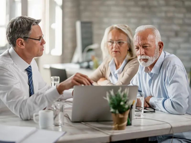 Care ani de muncă nu sunt luați în calcul la recalcularea pensiei? Pensionarii pierd sute de lei - Foto: Freepik