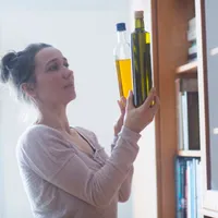 Un magazin din România vinde uleiul la prețul de 1 ban. Oferta este disponibilă trei zile Foto: Profimedia Images (imagine cu cracter ilustrativ)