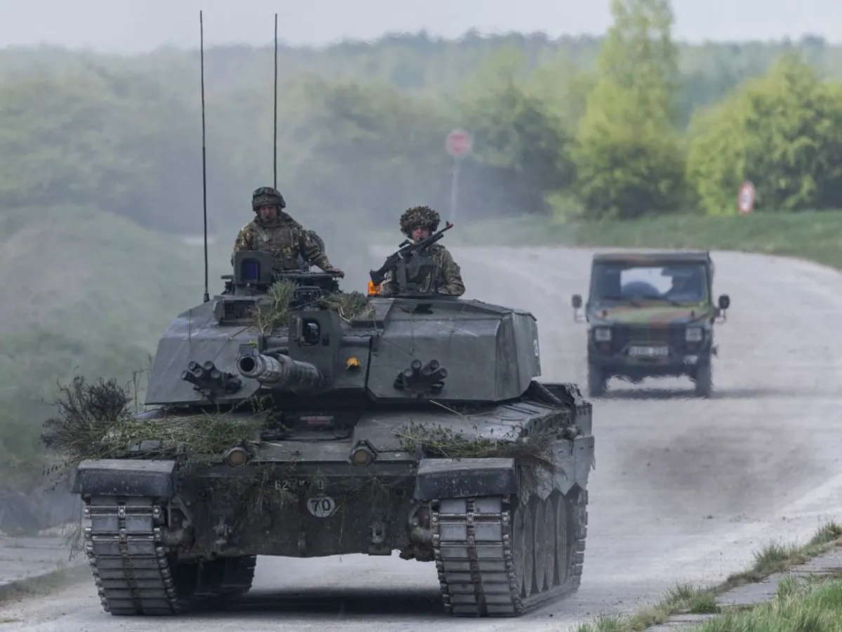 Tank britanic Challenger, participând la exerciţiul militar de luptă urbană din Sissone, Franţa - Foto: Profimedia Images