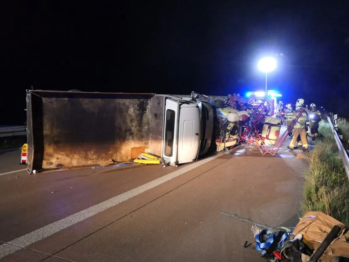Camion românesc răsturnat pe o autostradă din Germania - Foto: radioleipzig.de