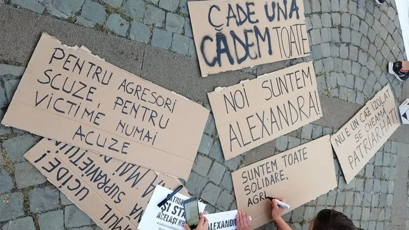 Protest al feministelor, anul trecut, după ce Alexandra, o fată de 16 ani din Caracal, a fost omorâtă când făcea naveta spre Caracal. FOTO: Feminism România