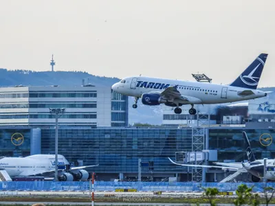 Când se scot controalele de pe aeroport și România va intra în Schengen ? - Foto: Facebook/ Tarom