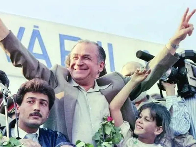 20 mai 1990, primele alegeri libere din România. Iliescu președinte cu 85%, „PSD” - 66%, „AUR” - 2% - Foto: Facebook