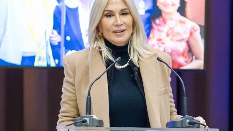Raluca Turcan: Ciucă e un om cinstit. Nu are în spate rețele de interese care să-l facă vulnerabil: FOTO - Facebook(imagine cu rol ilustrativ)