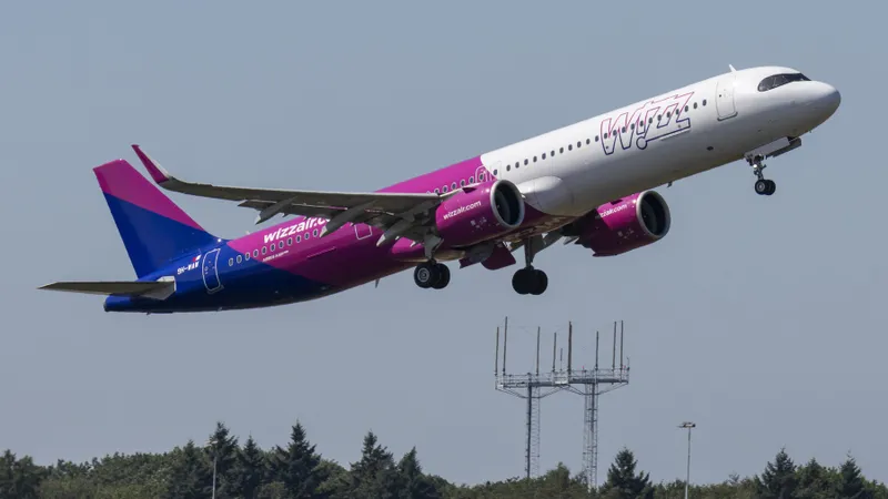 Wizz Air va da „amenzi” dure pasagerilor cu bagaje prea mari.  „Vor fi măsurate la sânge!” - Foto: Profimedia Images