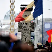 Ciolacu, omagiu pentru eroii Revoluție: „În urmă cu 33 de ani, românii se jertfeau pentru libertate” - FOTO: Facebook/Marcel Ciolacu