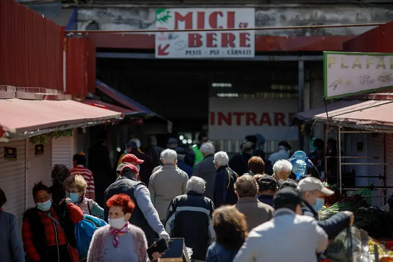 Aglomerație în Piața Obor. Sursa foto: Inquam Photos - George Călin