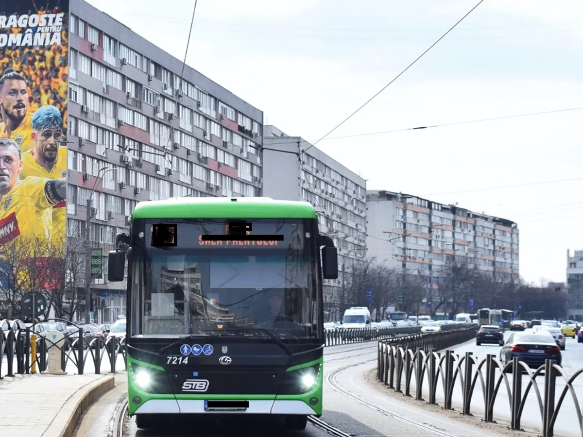 Panică în autobuz. Un șofer a amenințat cu un pistolul în trafic. E în arest la domiciliu