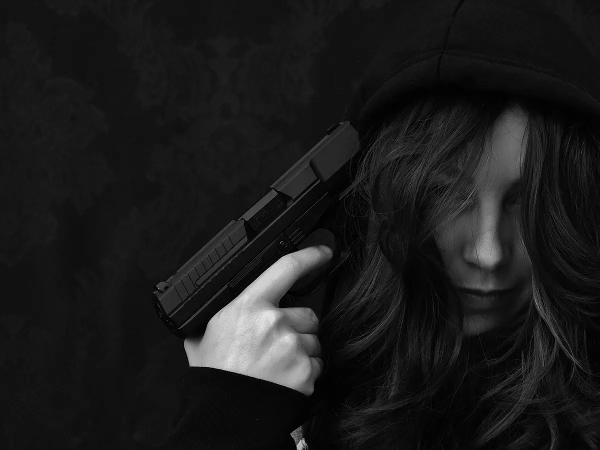O polițistă din Capitală și-a uitat pistolul în toaleta unei benzinării. Arma a dispărut „uimitor”/FOTO: Pixabay