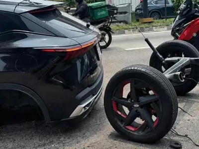 Unei mașini Chery Omoda 5 din Malaezia i s-a rupt puntea spate în drum - Foto: carnewschina.com