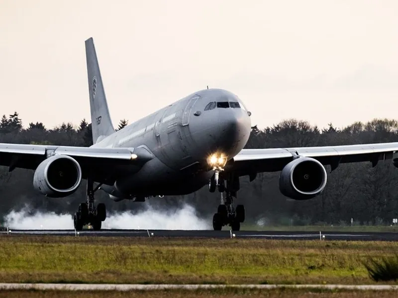 Cetăţeni olandezi sunt evacuaţi cu un avion de pasageri, de pe Aeroportul Khartoum, la Baza Aeriană Eindhoven - Foto: Profimedia Images - imagine cu caracter ilustrativ