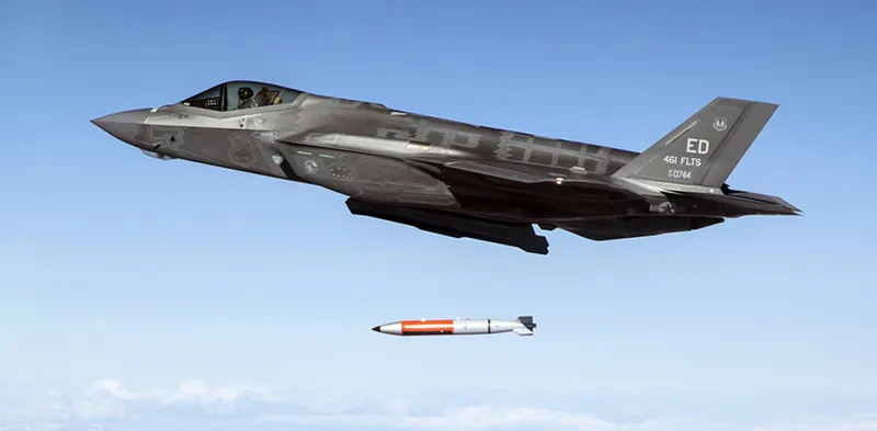 F-35 lans&acirc;nd bombă nucleară - FOTO Los Alamos National Laboratory