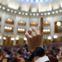 Liderii de partid și miniștrii nu merg cu Dacia, deși ne cer să cumpărăm și să simțim românește - Foto: INQUAM PHOTOS / Octav Ganea